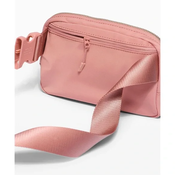 Lululemon Everywhere 1L Belt Bag in Pink Pastel - Picture 5 of 11
